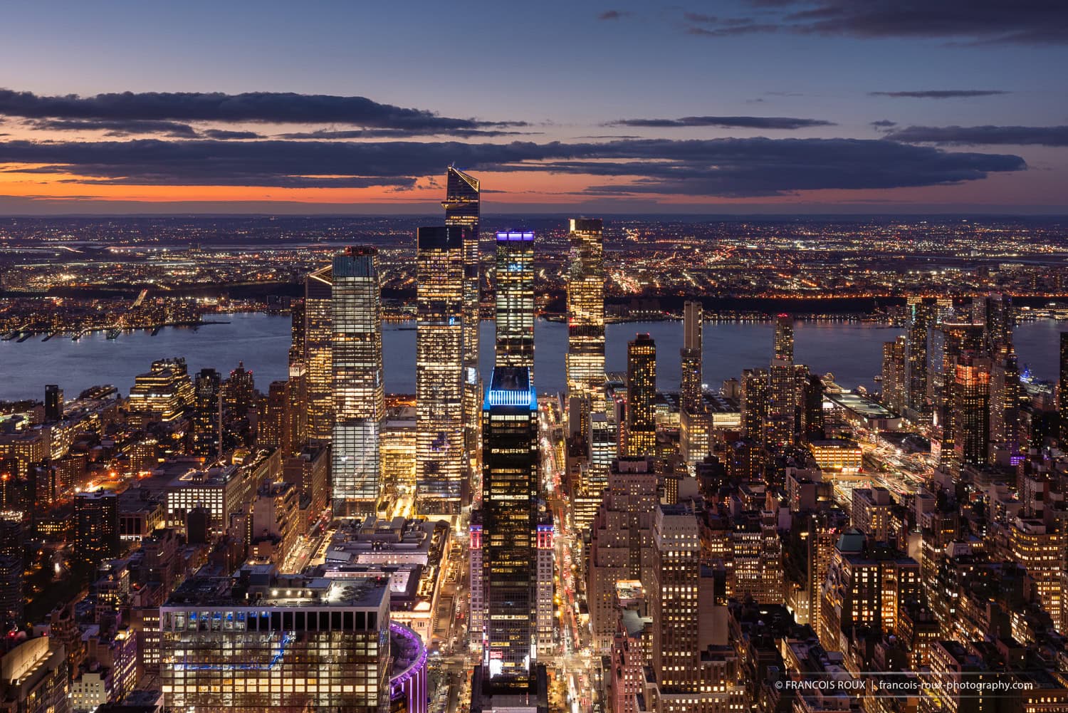 Photo aérienne de New York de Midtown Manhattan avec les gratte-ciel de Hudson Yards au crépuscule - Francois Roux Photography
